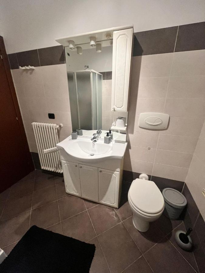 Home Sarenji Trivolzio Eksteriør bilde